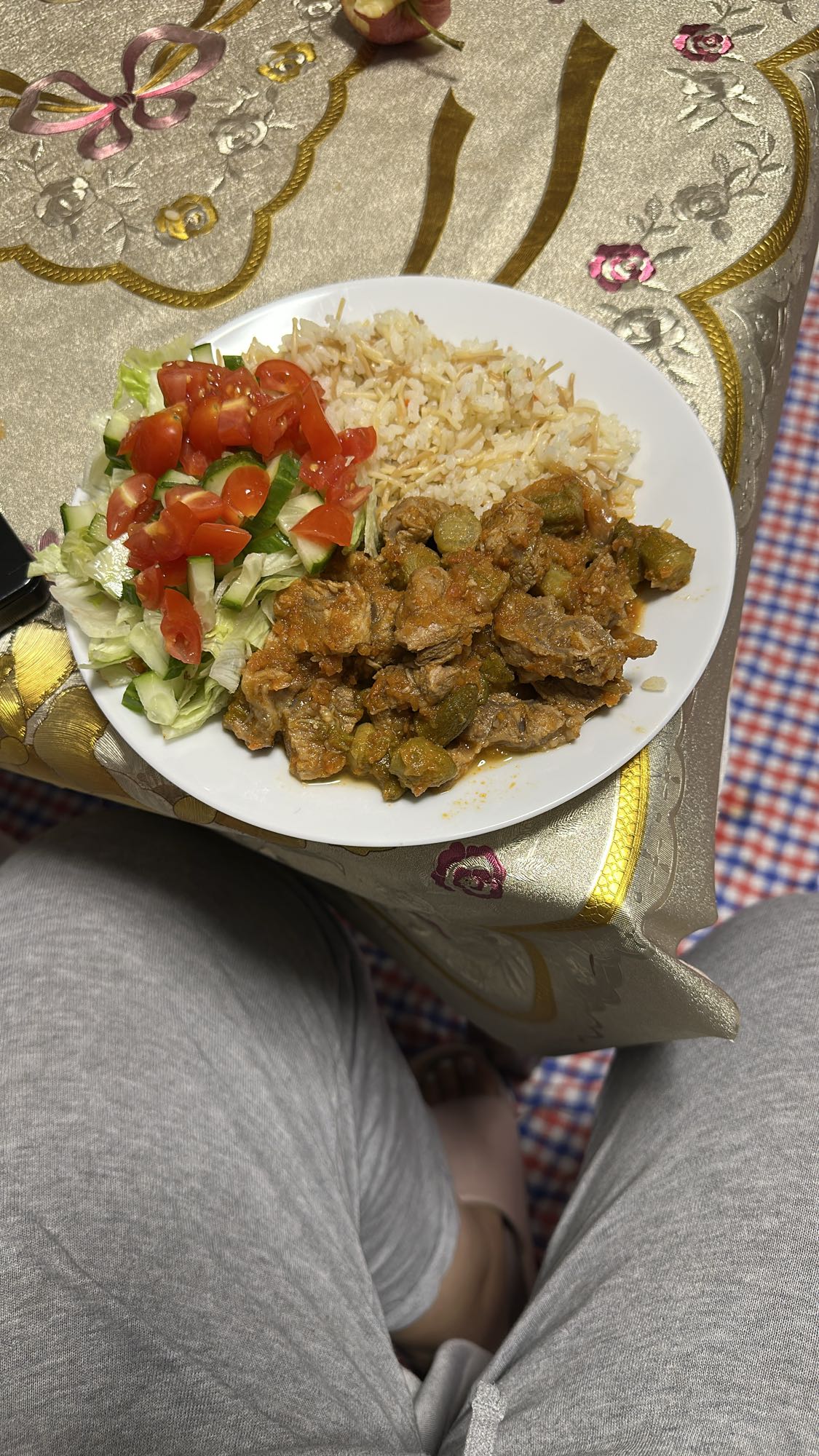 Etli bamya, pilav, salata