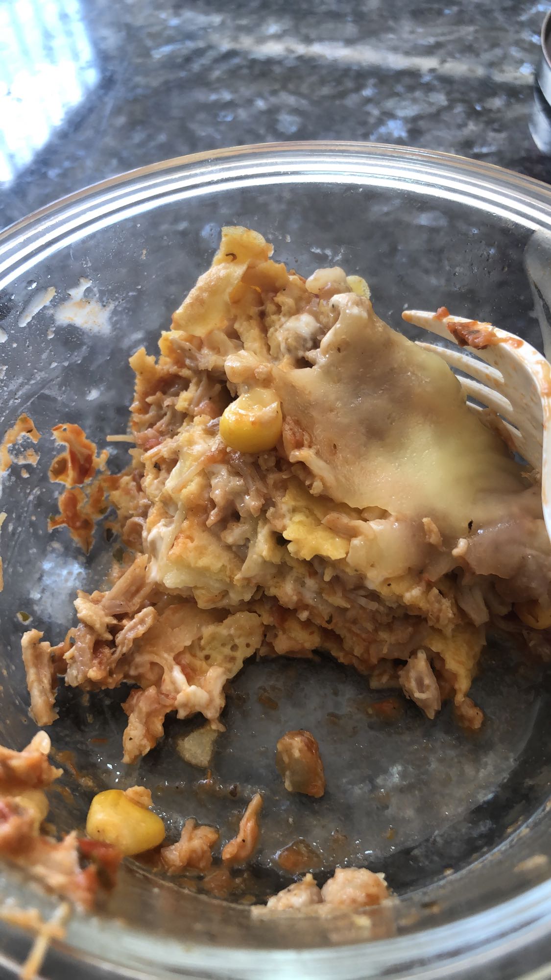 Lasaña de pollo con queso muzzarela y tortilla de huevo