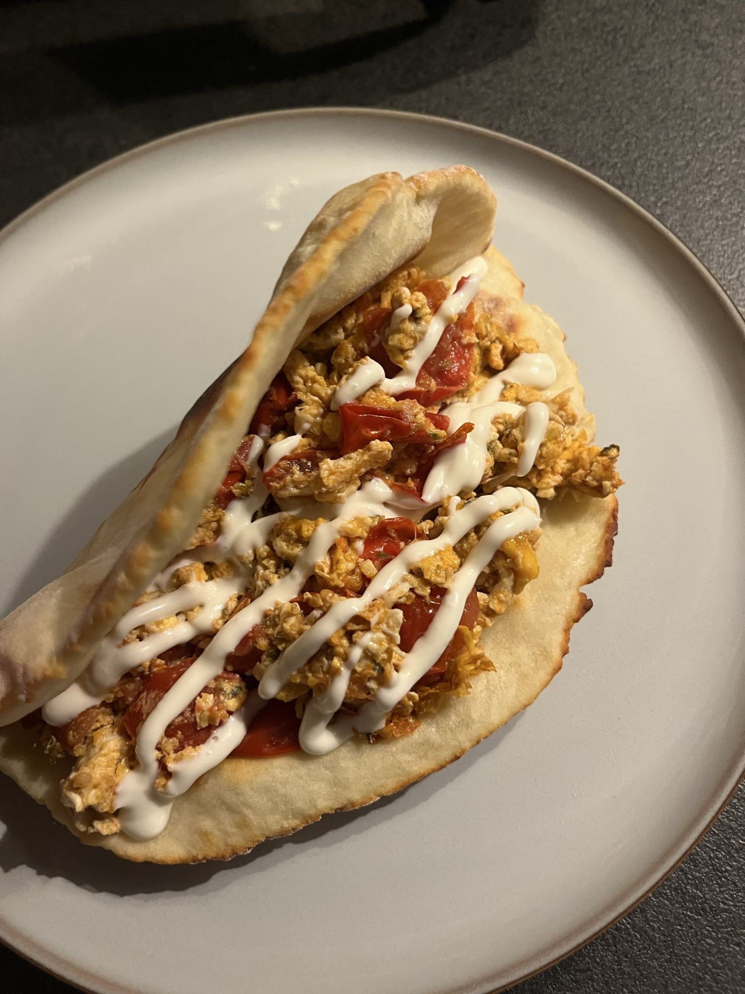 Fladenbrot mit Rührei