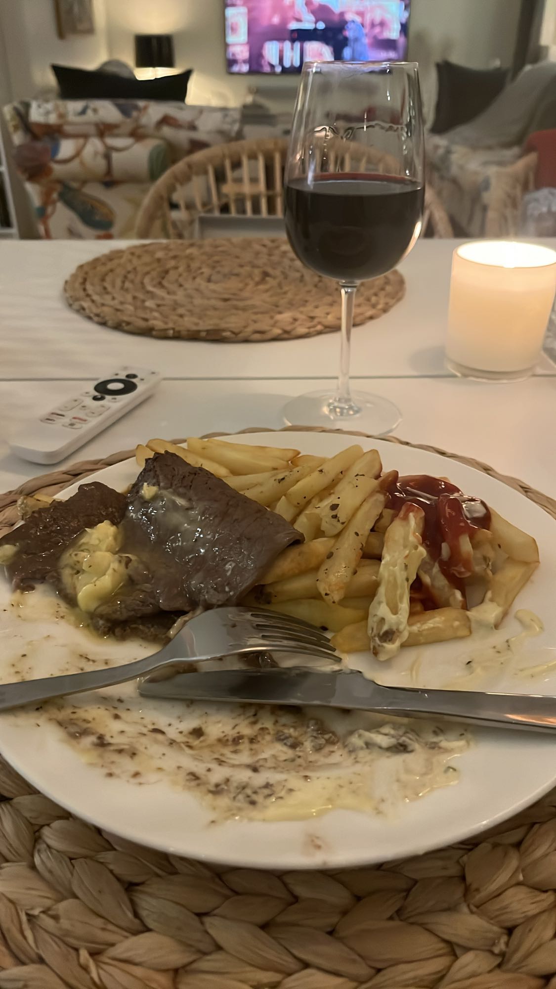 Biff med pommes och sås