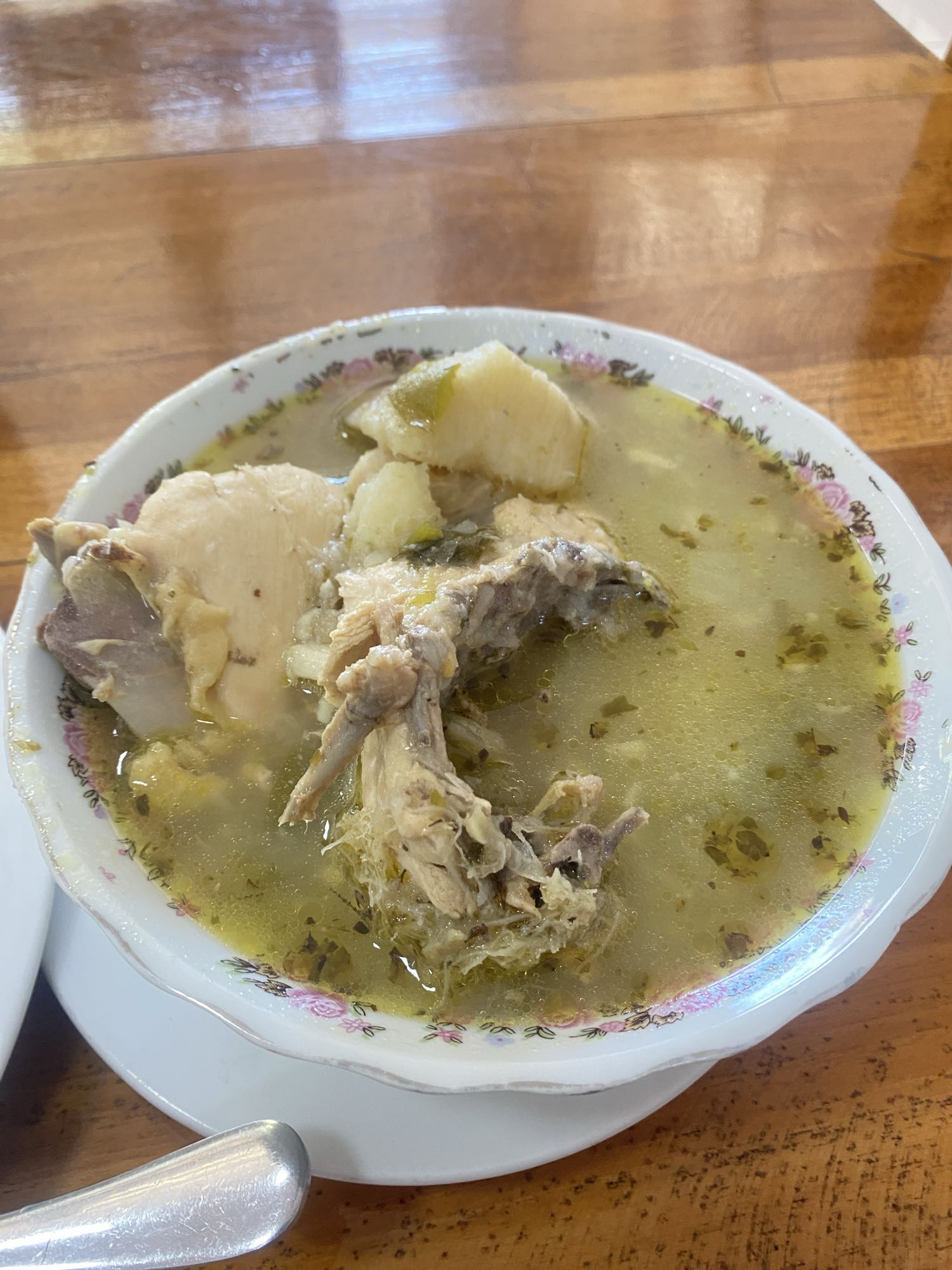 Sopa de gallina criolla