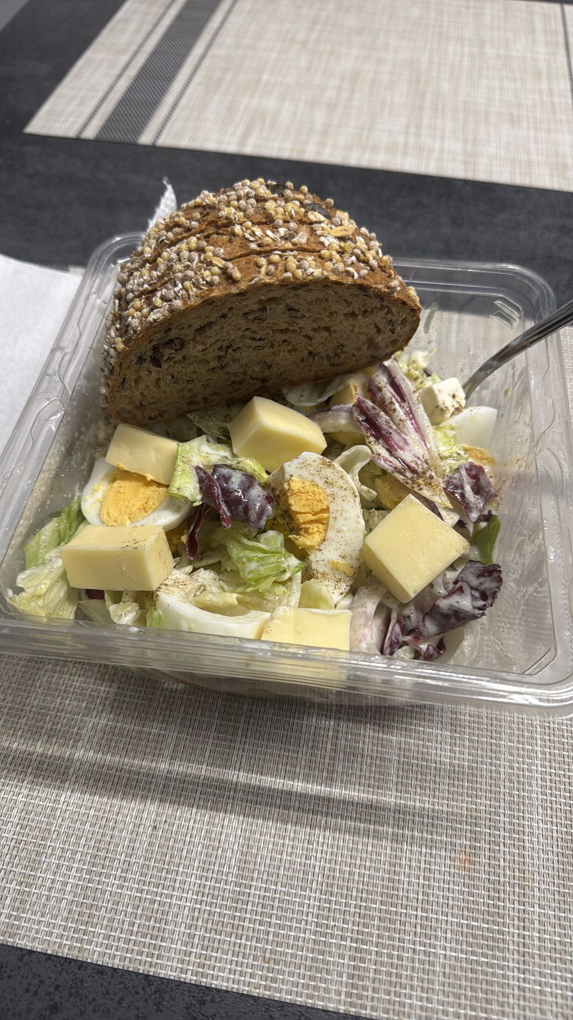 Eiersalat mit Vollkornbrot