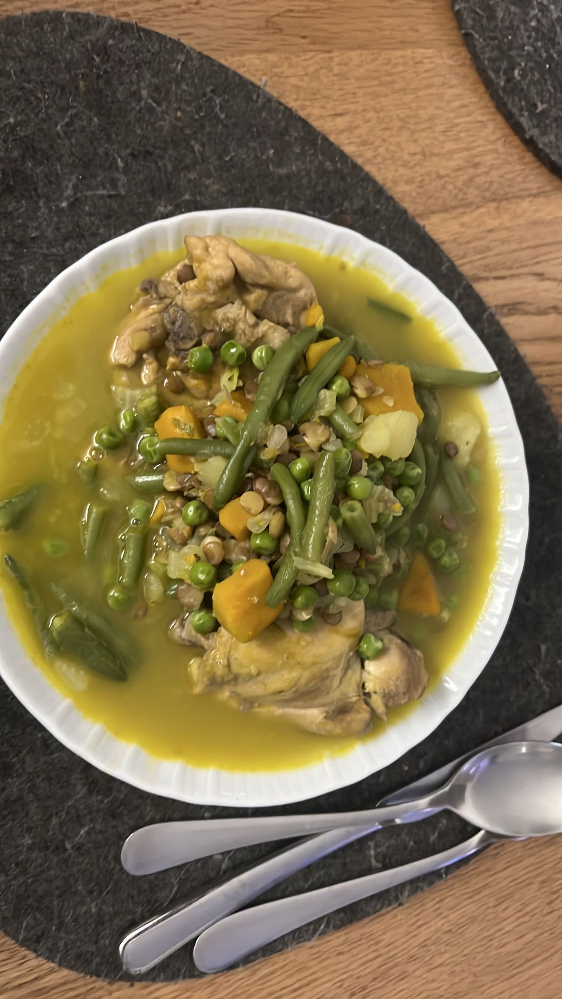 Tavuklu sebze çorbası