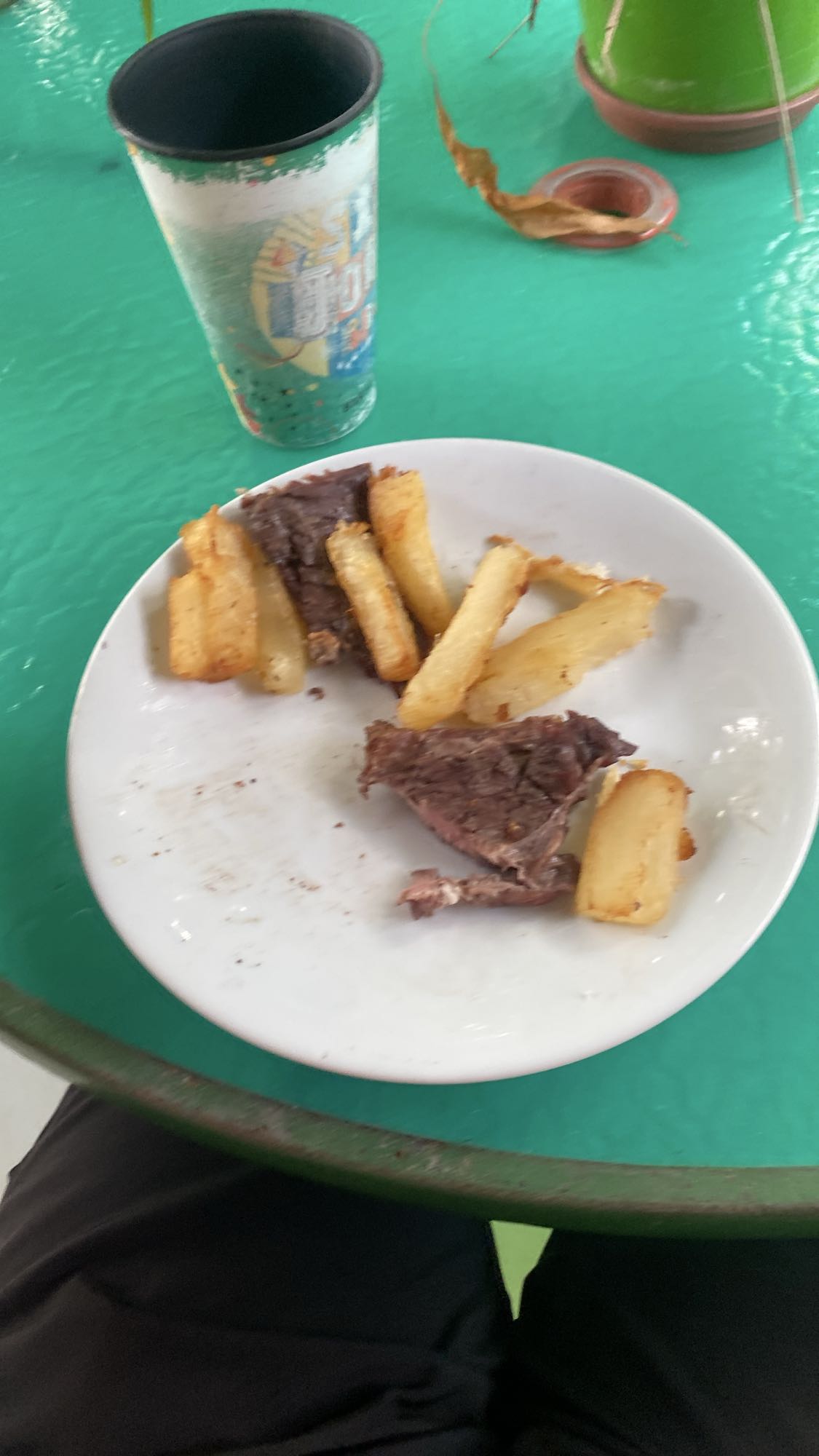 Carne com batata frita
