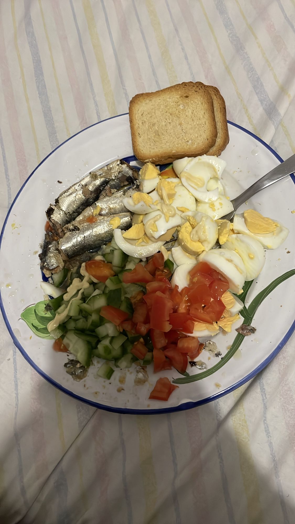 Salade aux œufs et sardines