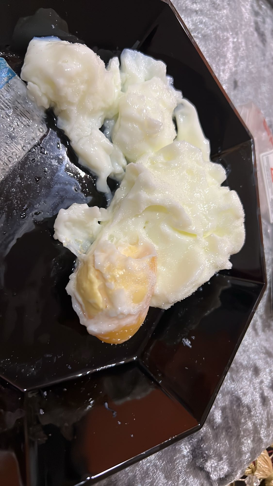 Poached egg with 4 egg whites