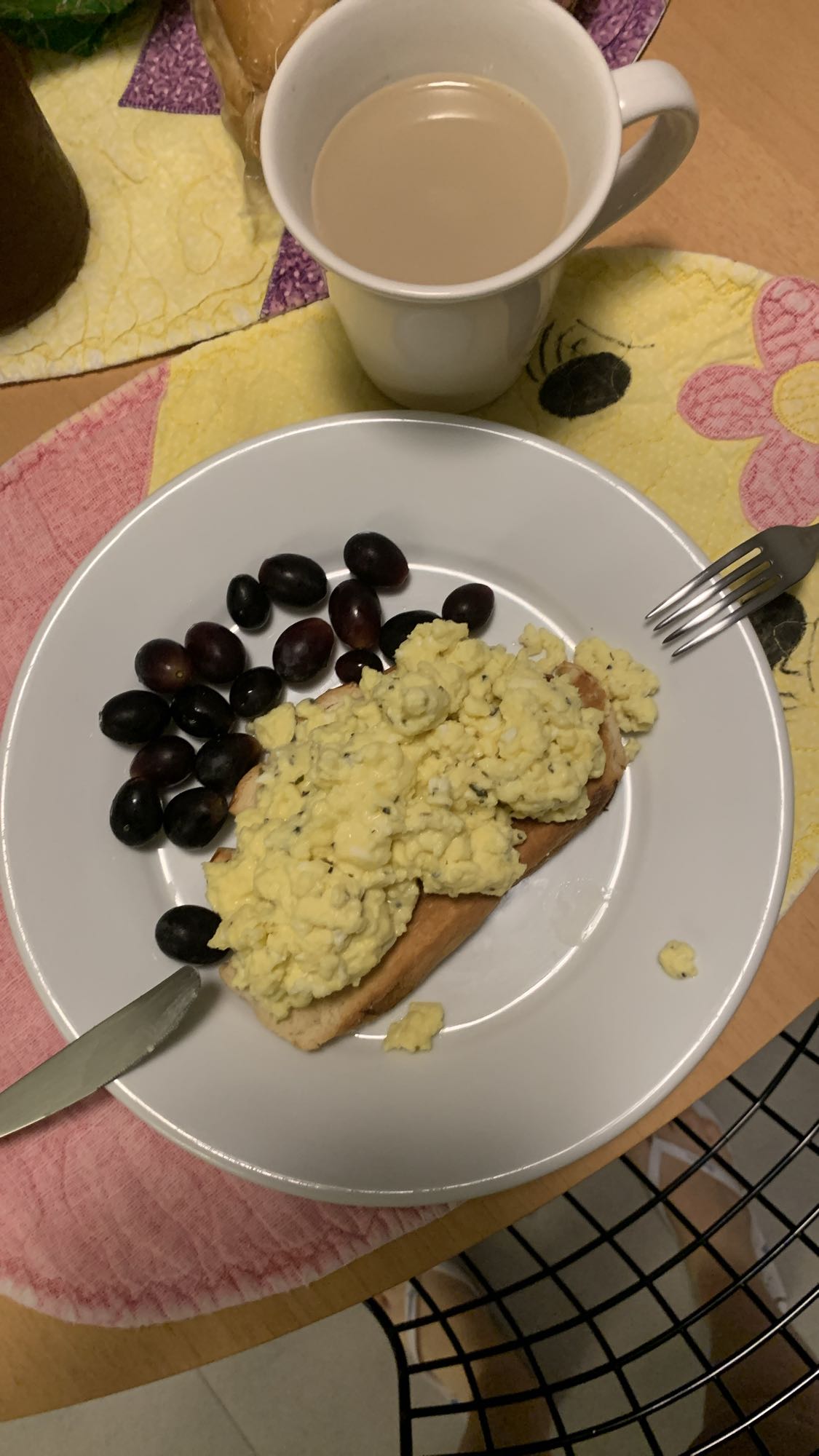 Scrambled eggs toast & grapes