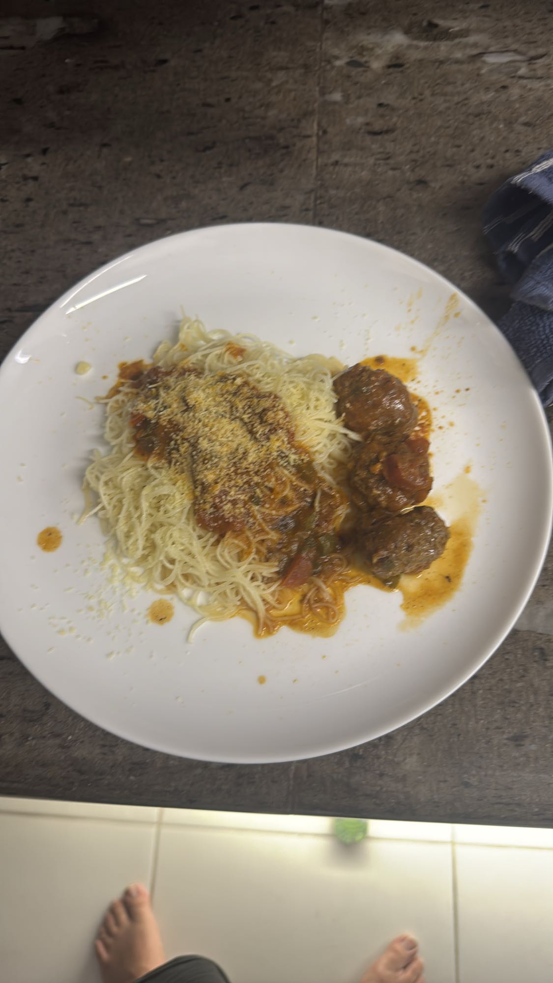 Espaguete com almôndegas