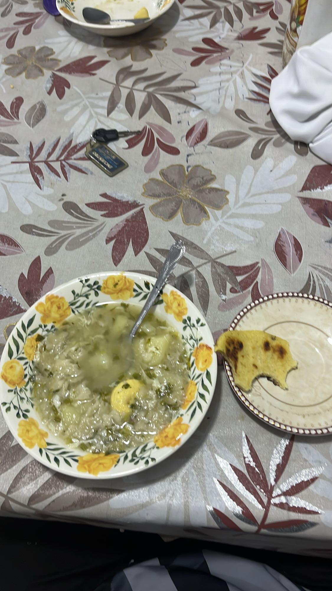 sopa con pan de maíz