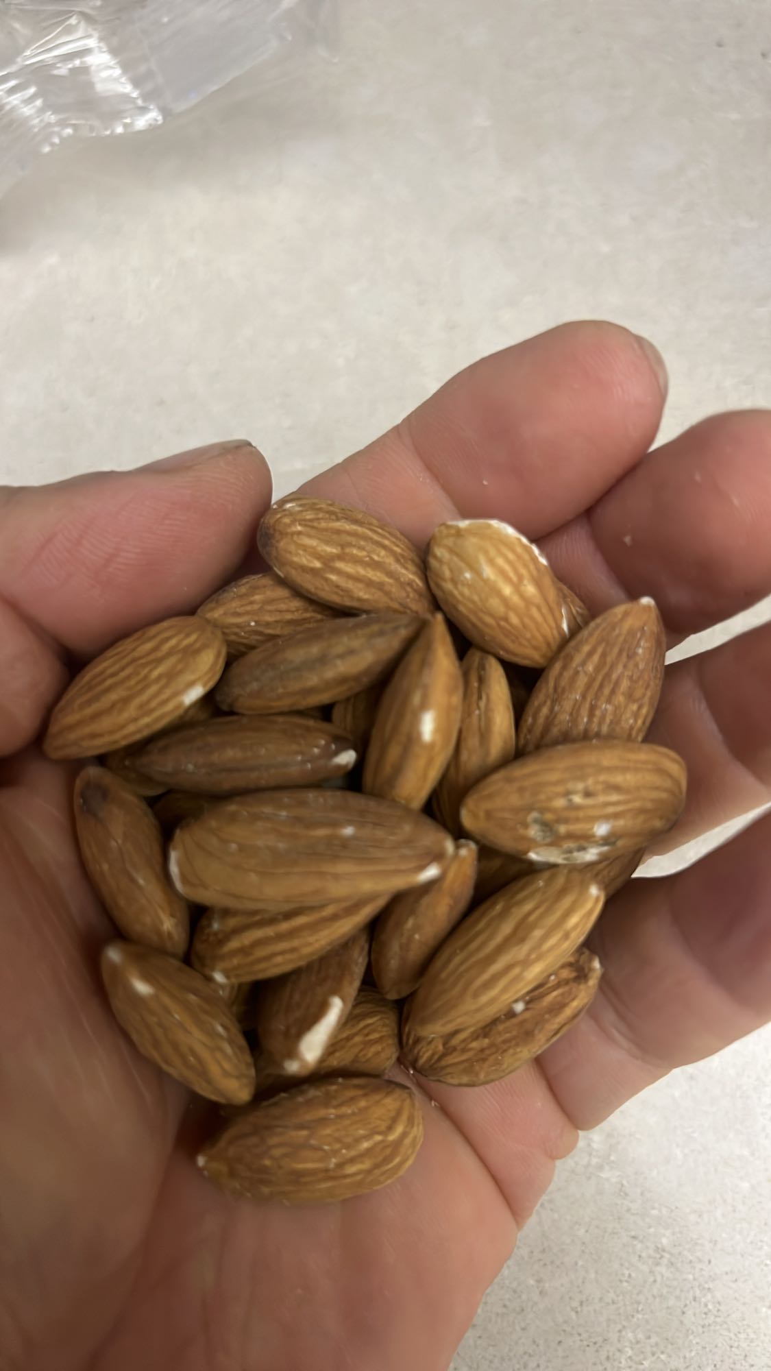 Badem atıştırmalığı