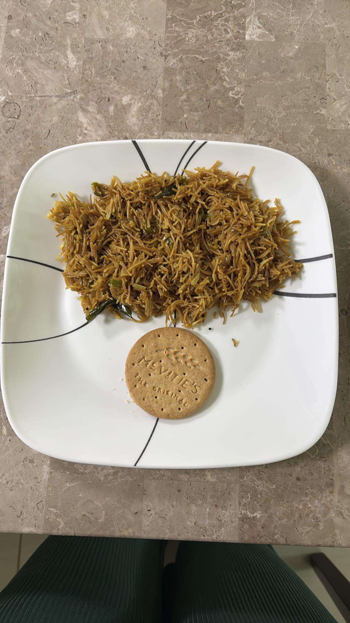 Vermicelli with biscuit