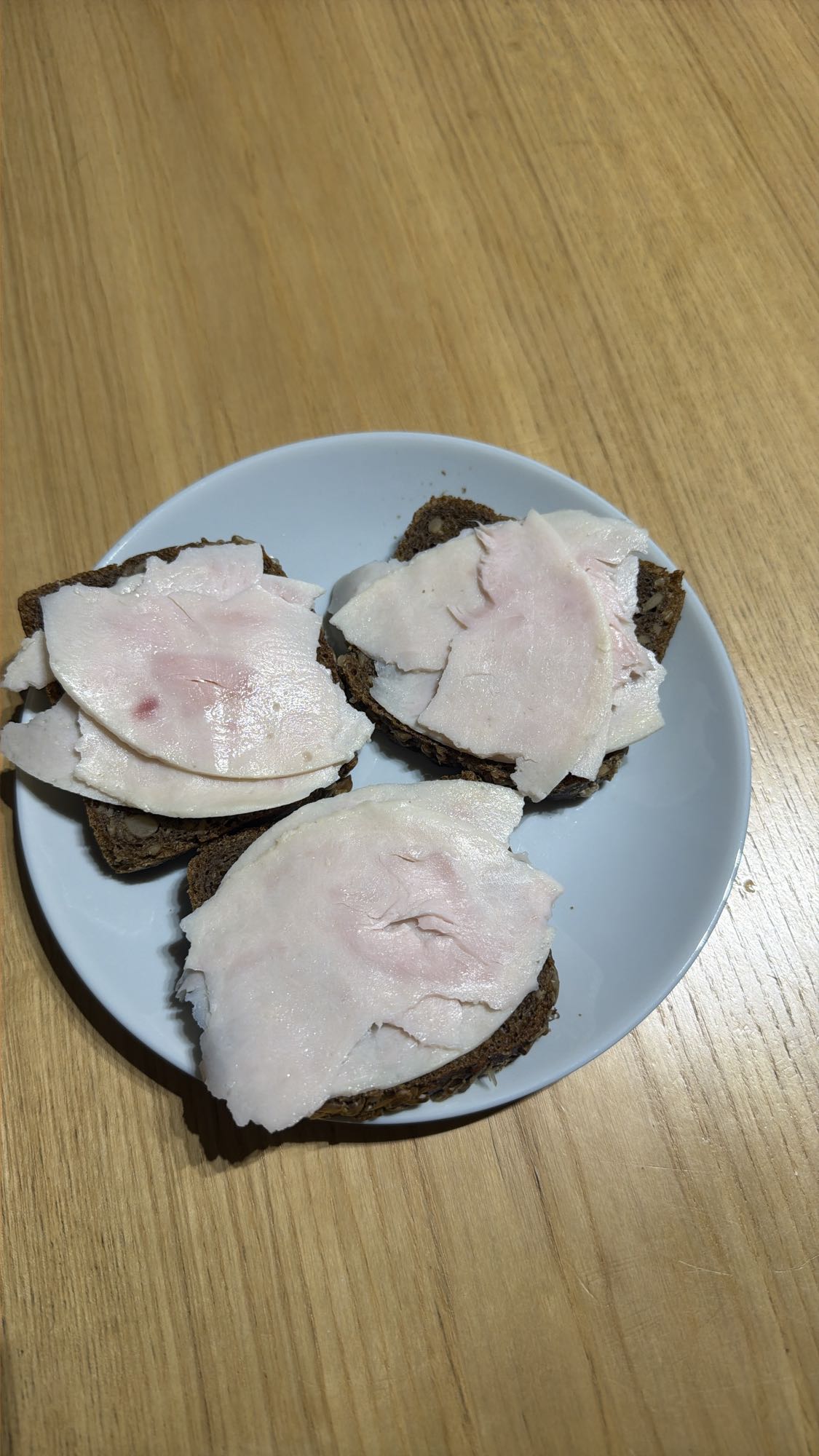 Kanapki z szynką drobiową