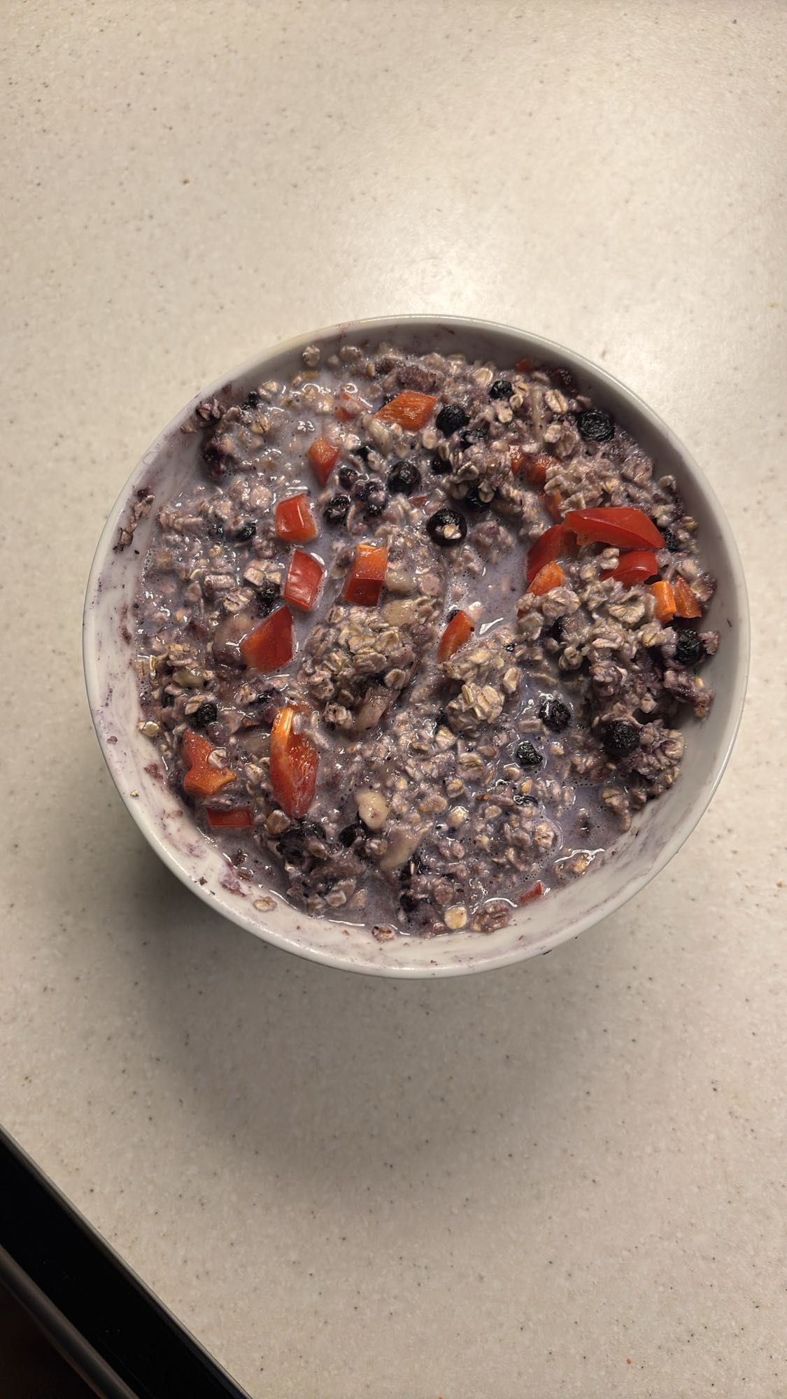 Havregrøt med bær og proteinpulver