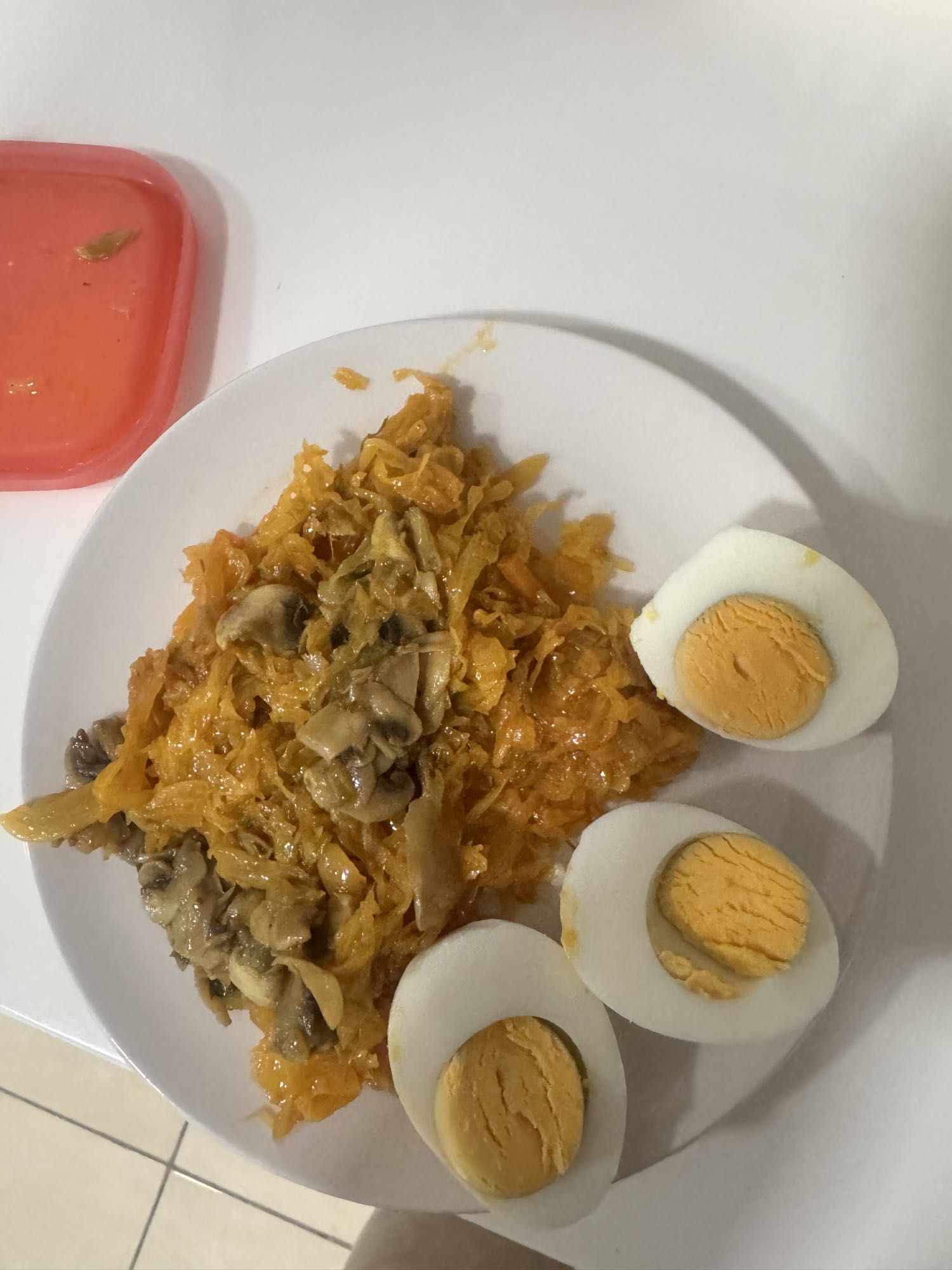 Тушёная капуста с яйцом