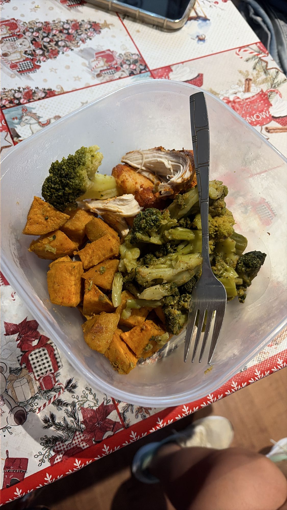 Pui cu broccoli și cartof dulce