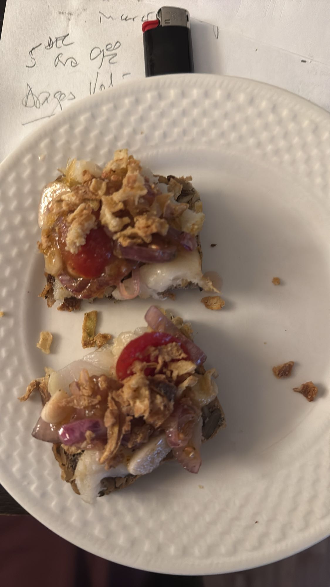 Pâine cu brânză și ceapă