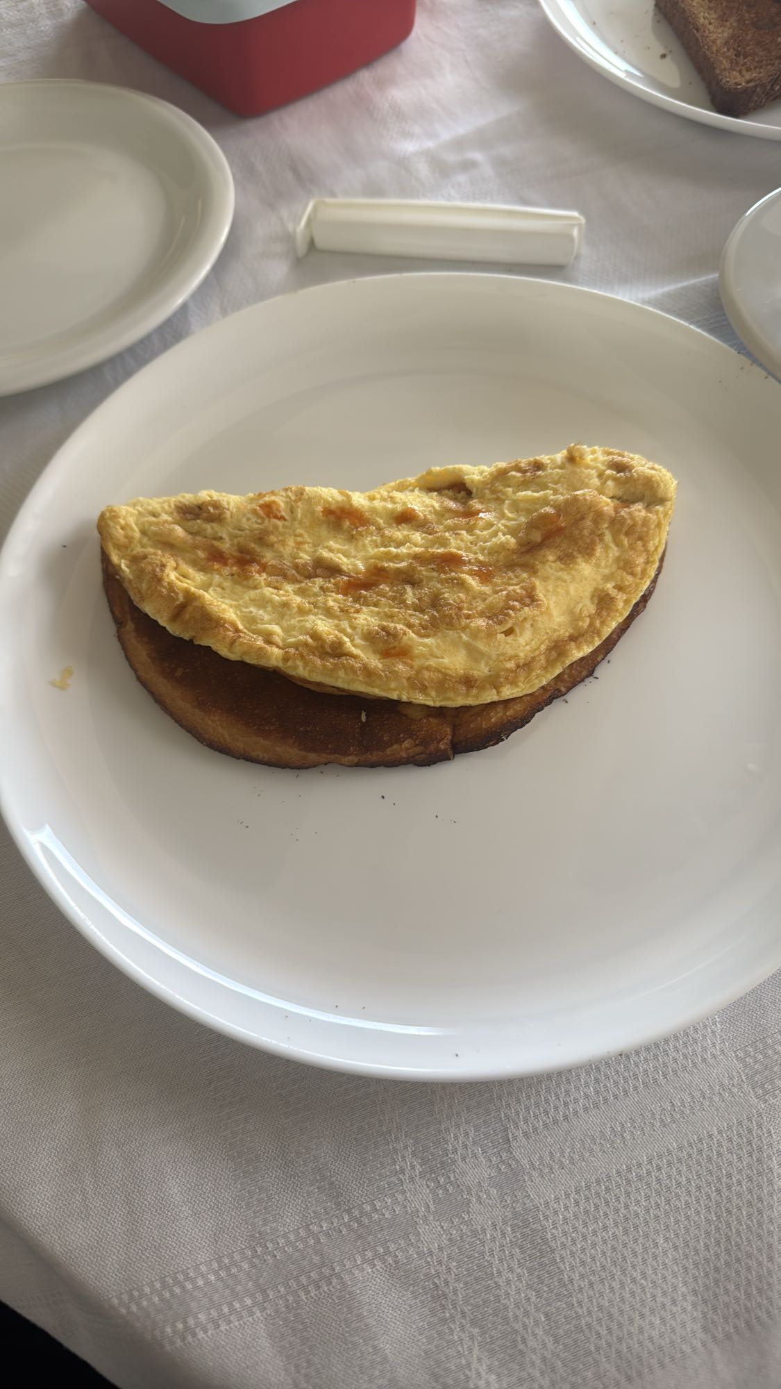 Omelete com torrada
