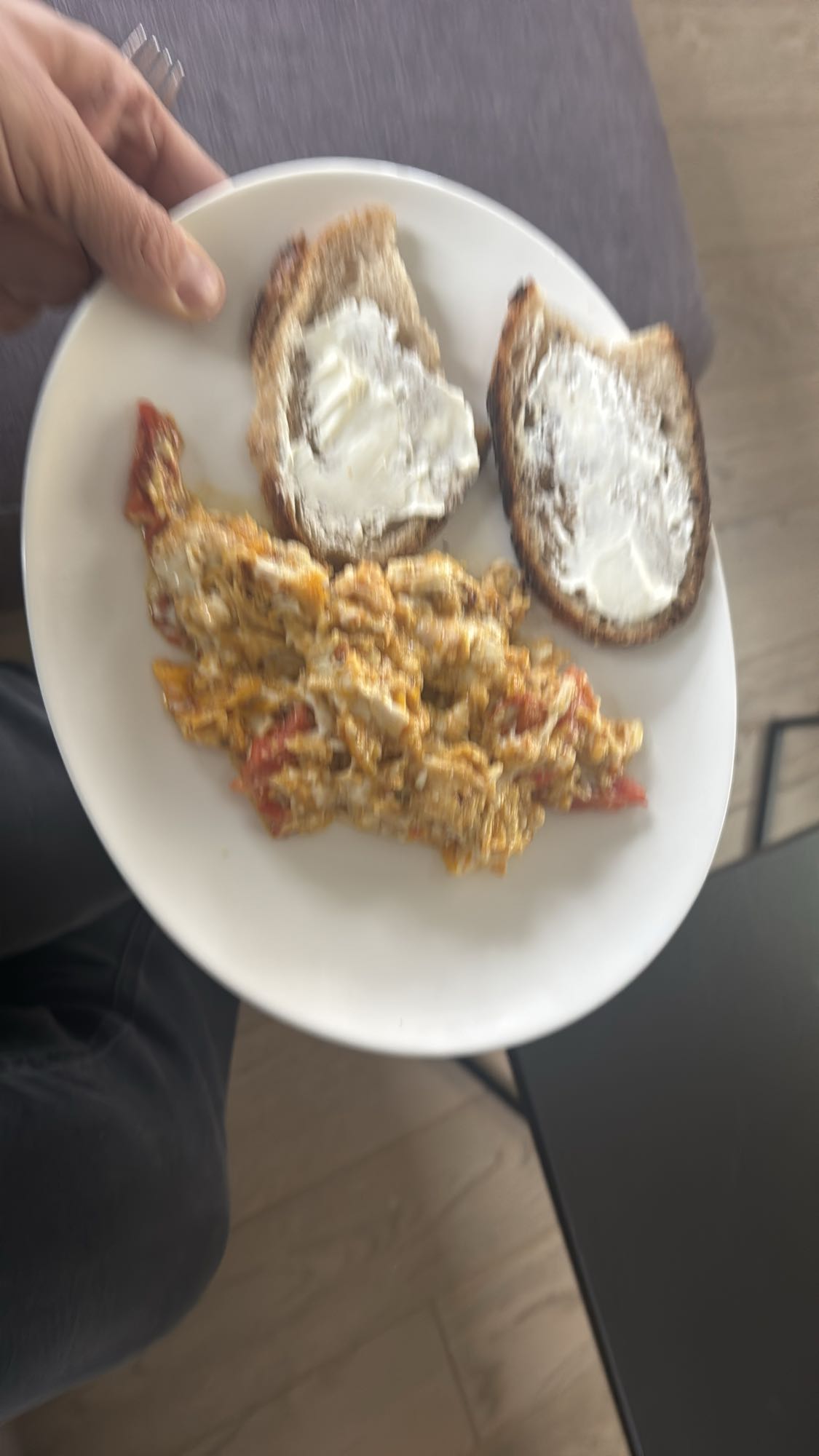 Jajecznica z pieczywem