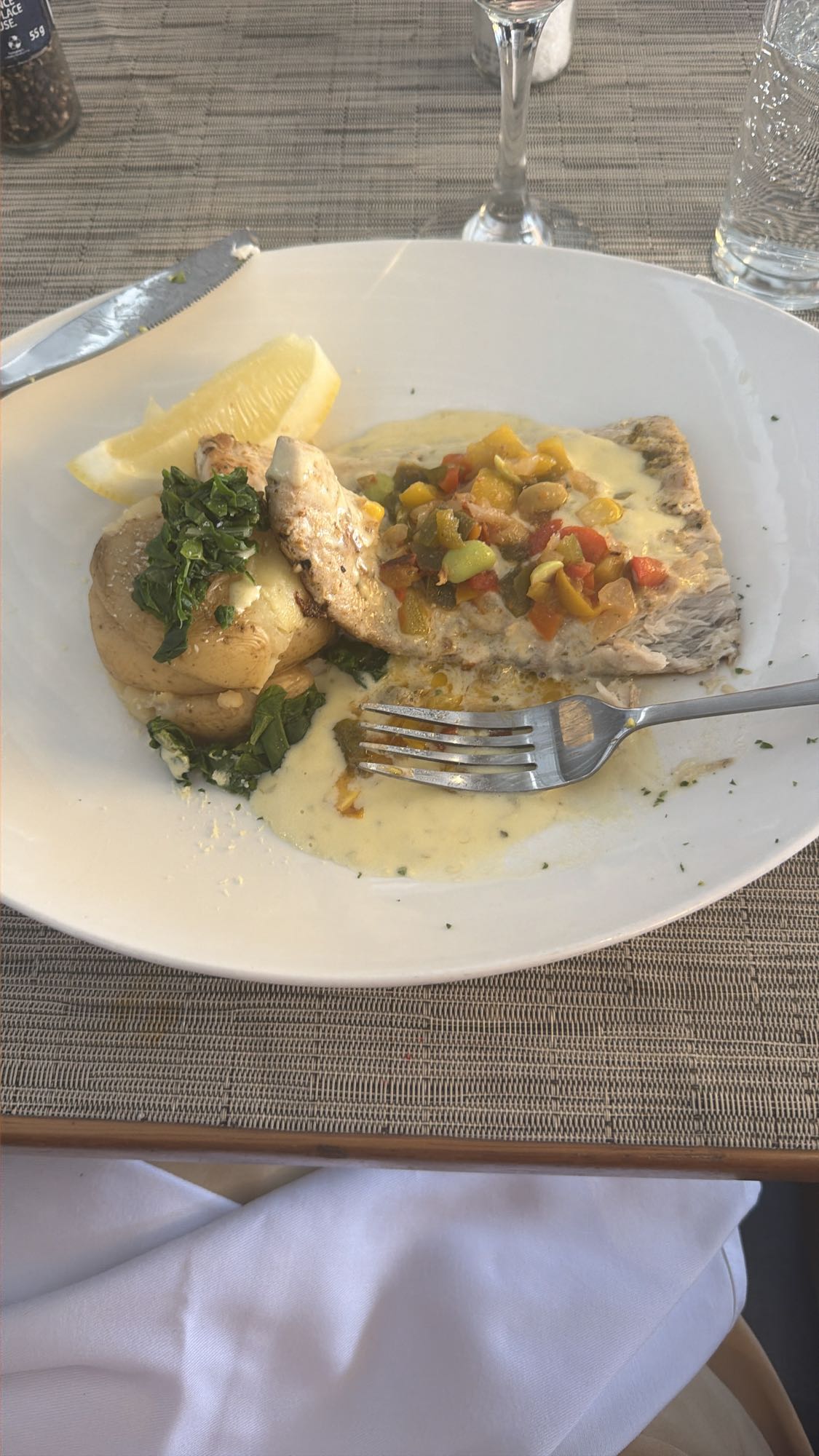 Peixe com legumes e batata