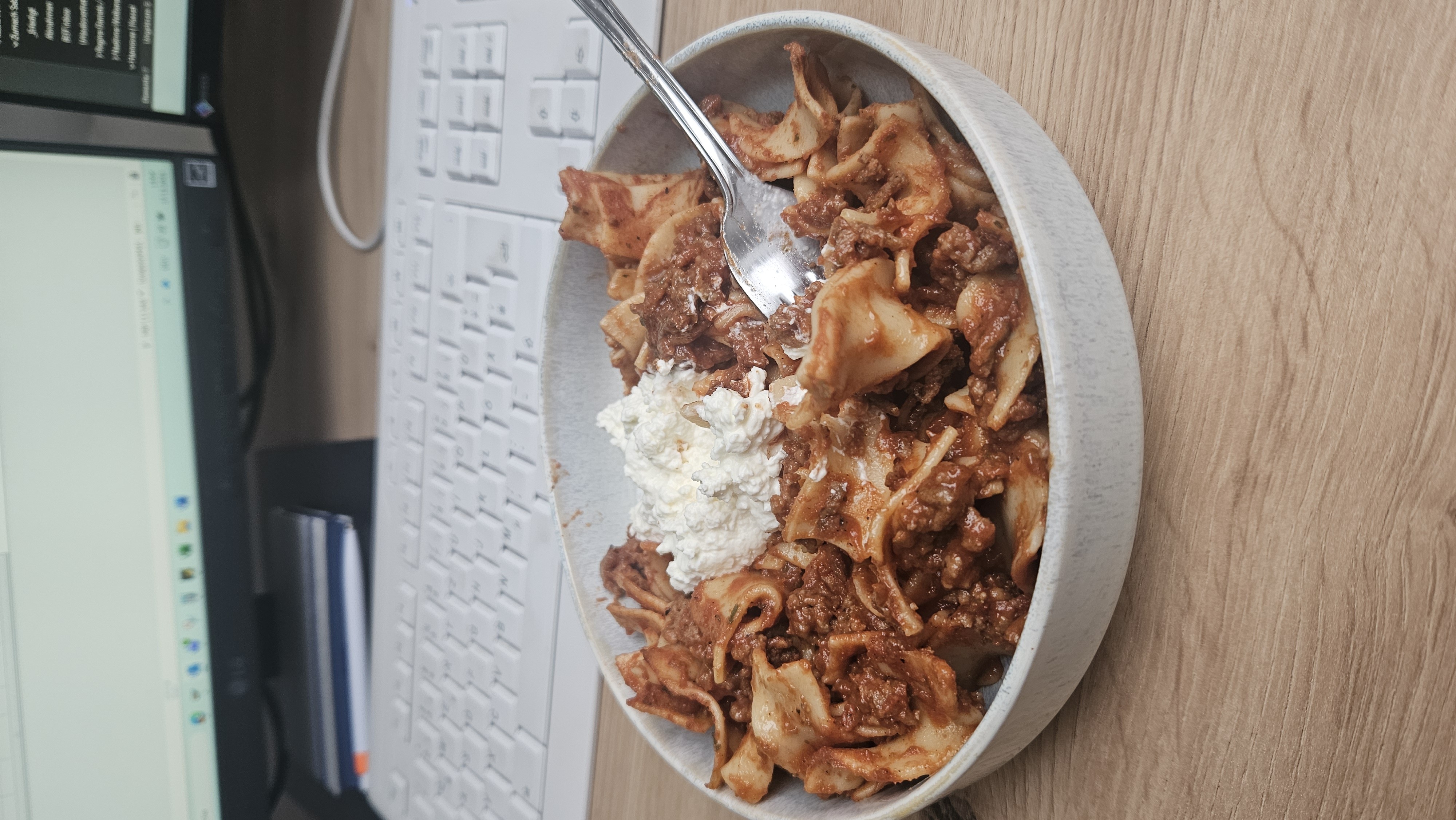 Pasta met gehaktsaus en cottage cheese