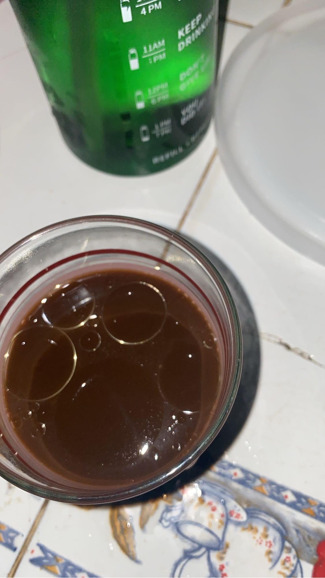 vaso de café con aceite