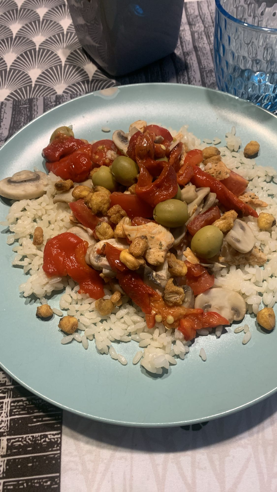 Arroz con pollo y verduras