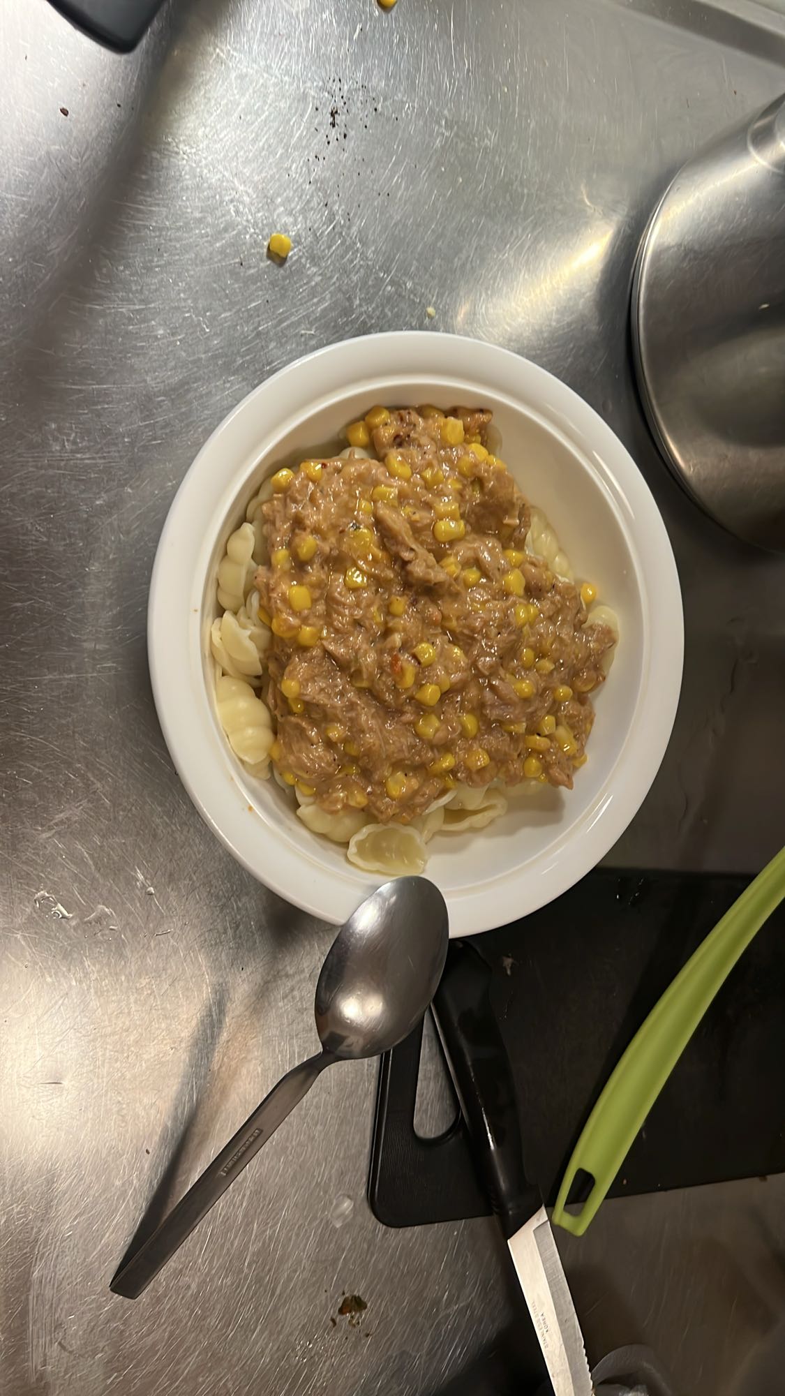 Pasta med tonfisk och majs