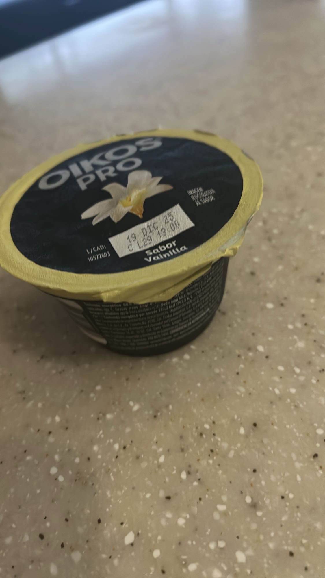 ванильный йогурт Oikos Pro