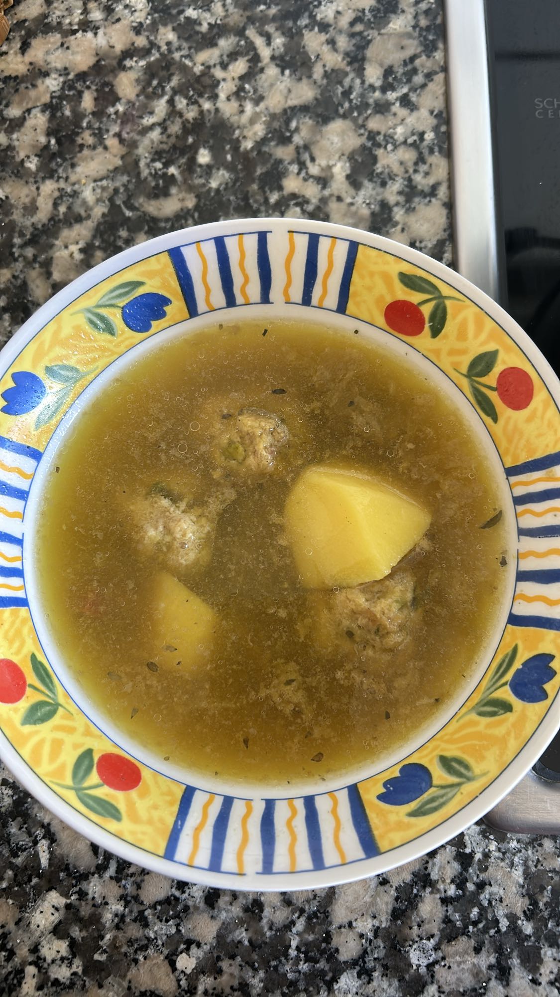 Sopa con albóndigas