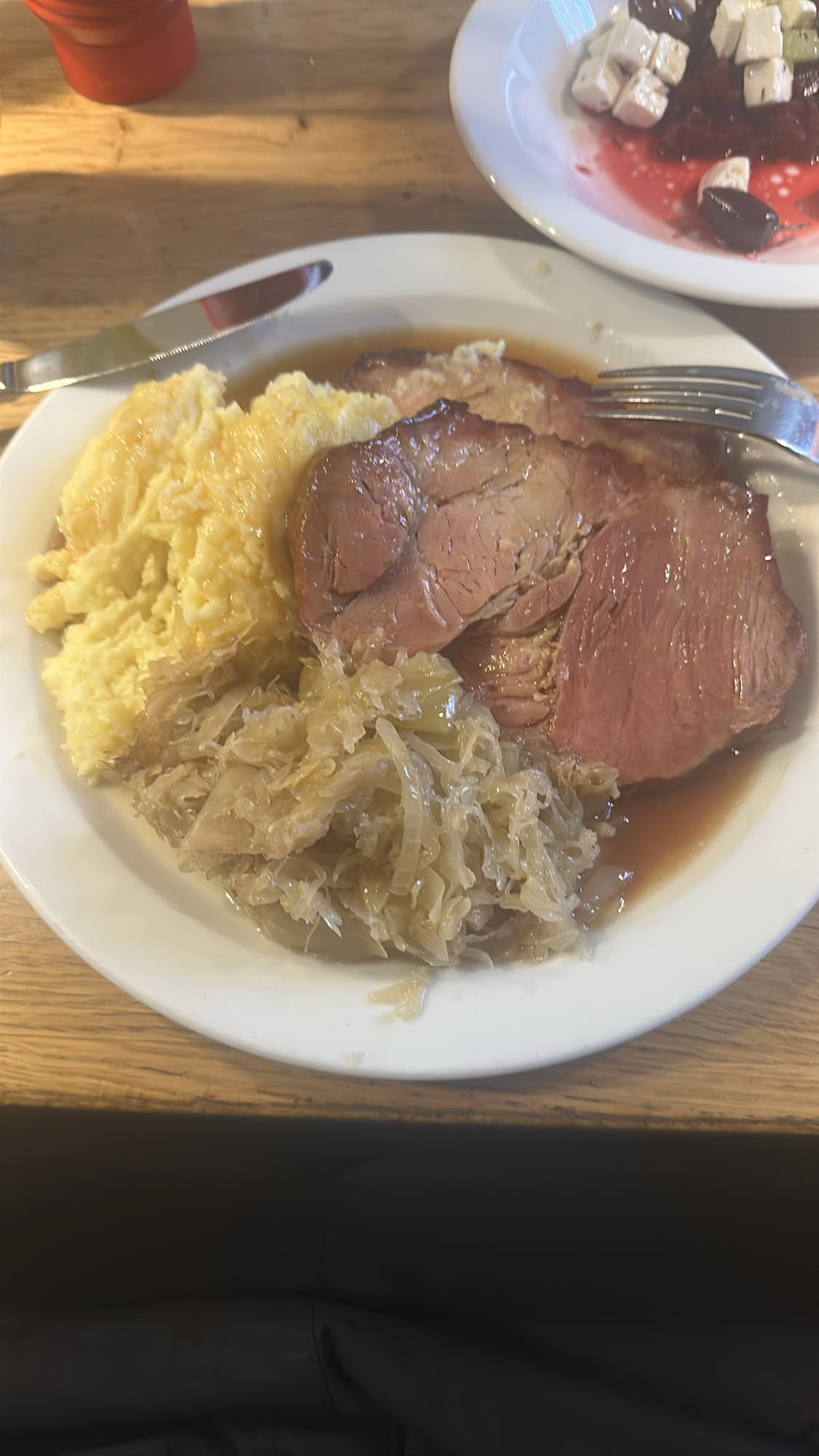 Schweinebraten mit Beilagen