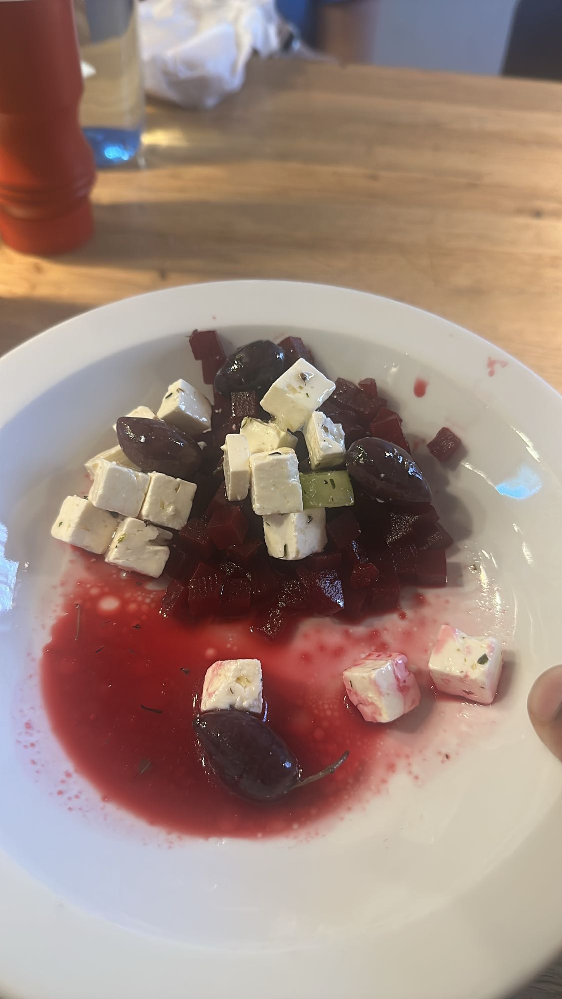 Bietensalade met feta en olijven