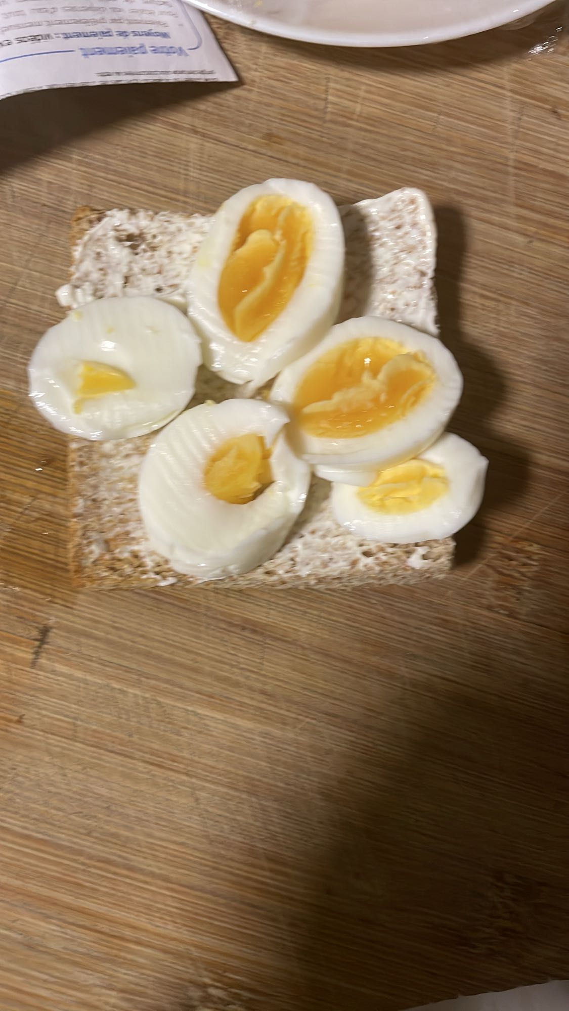 Oeufs sur pain croustillant