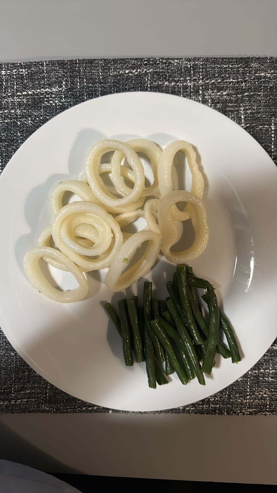 Inele de calmar cu fasole verde