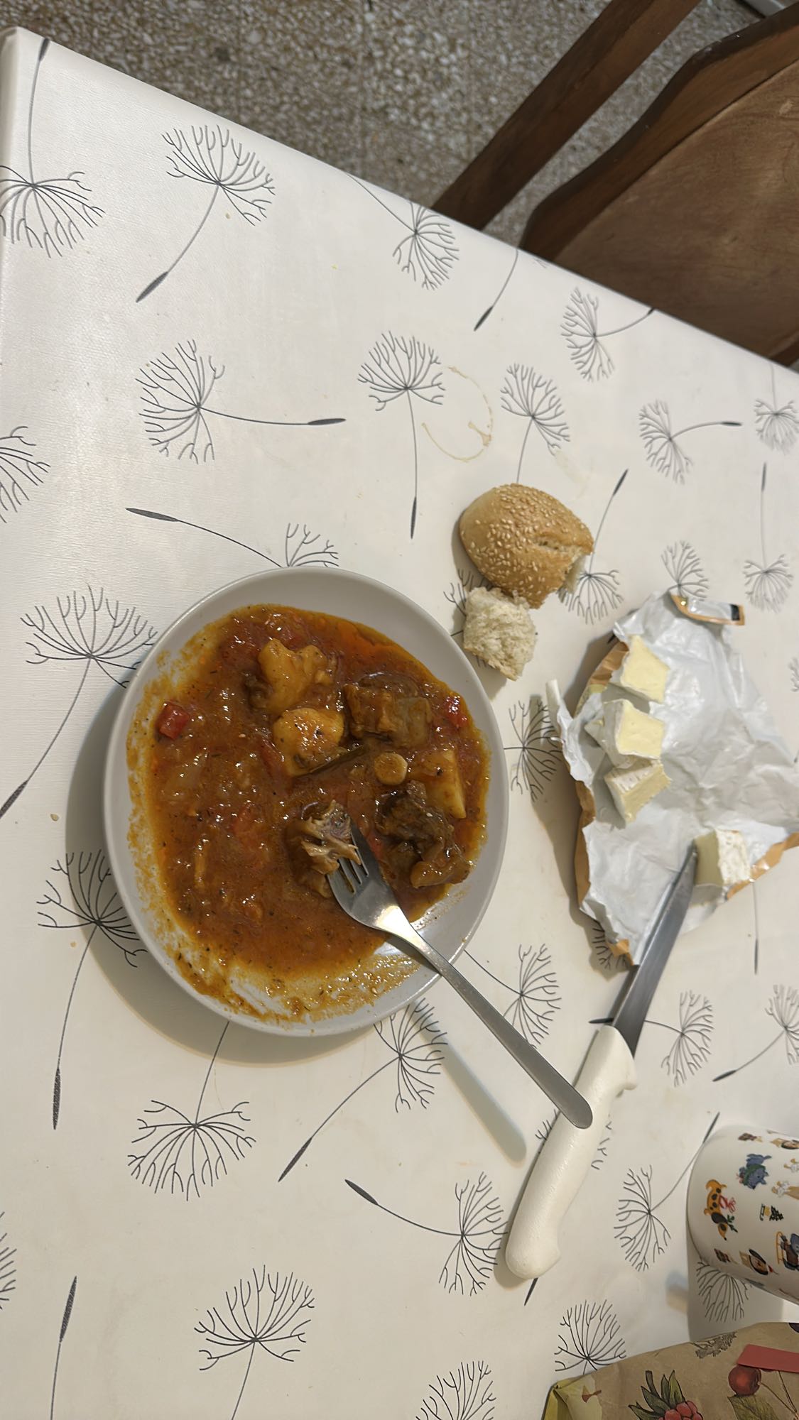 Beef stew with bread & cheese