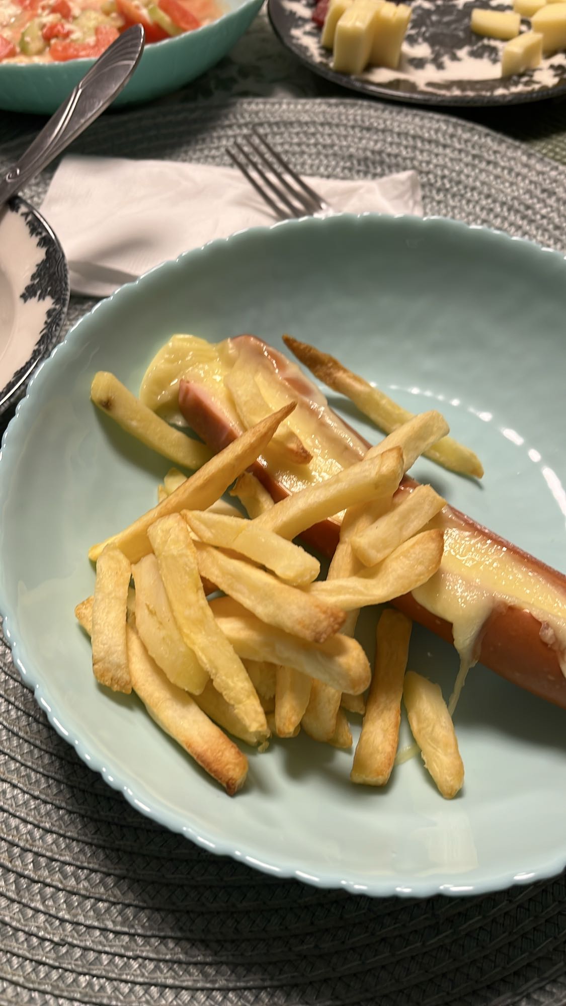 Хотдог с пържени картофи