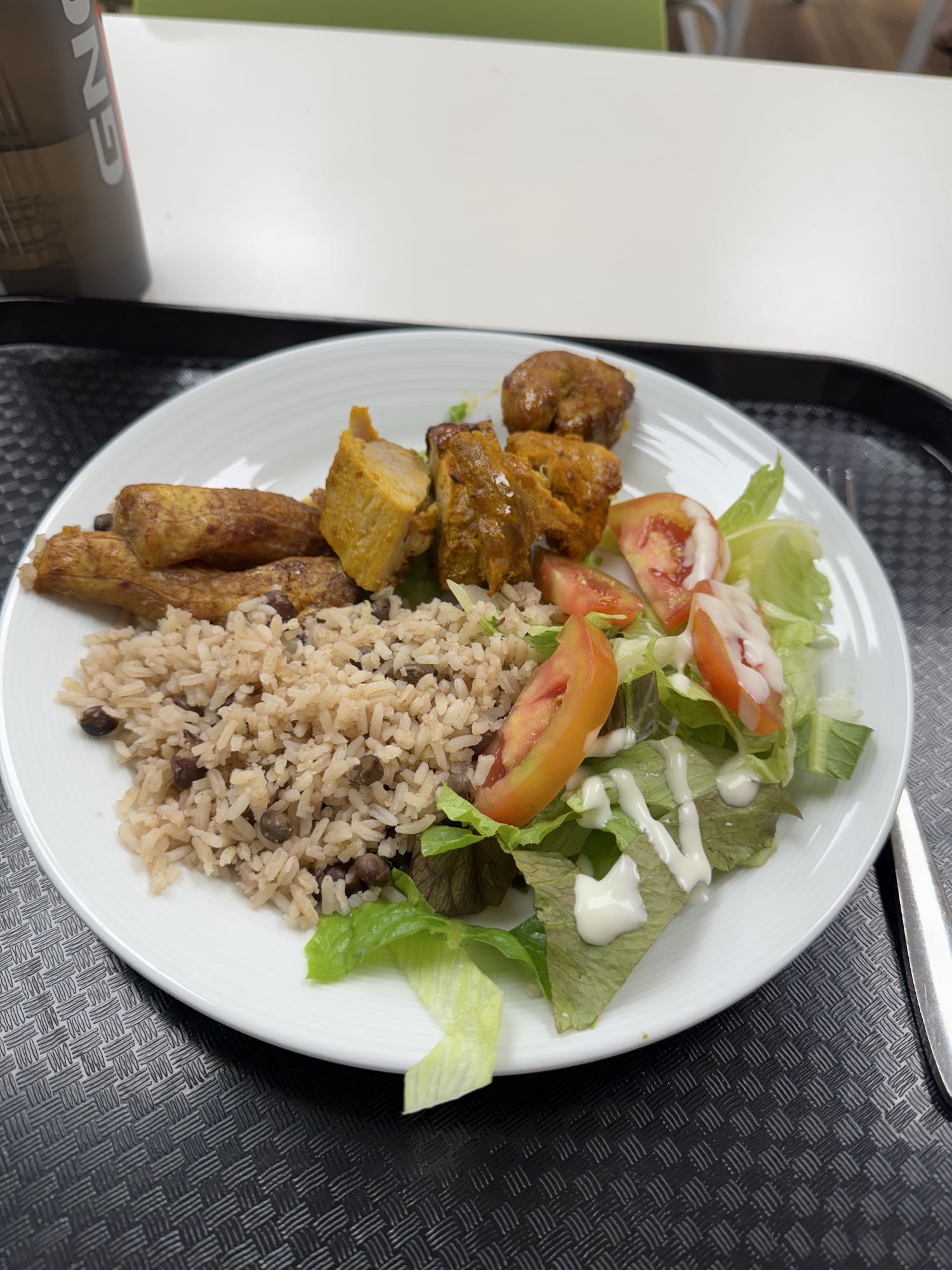 Pollo con arroz y ensalada