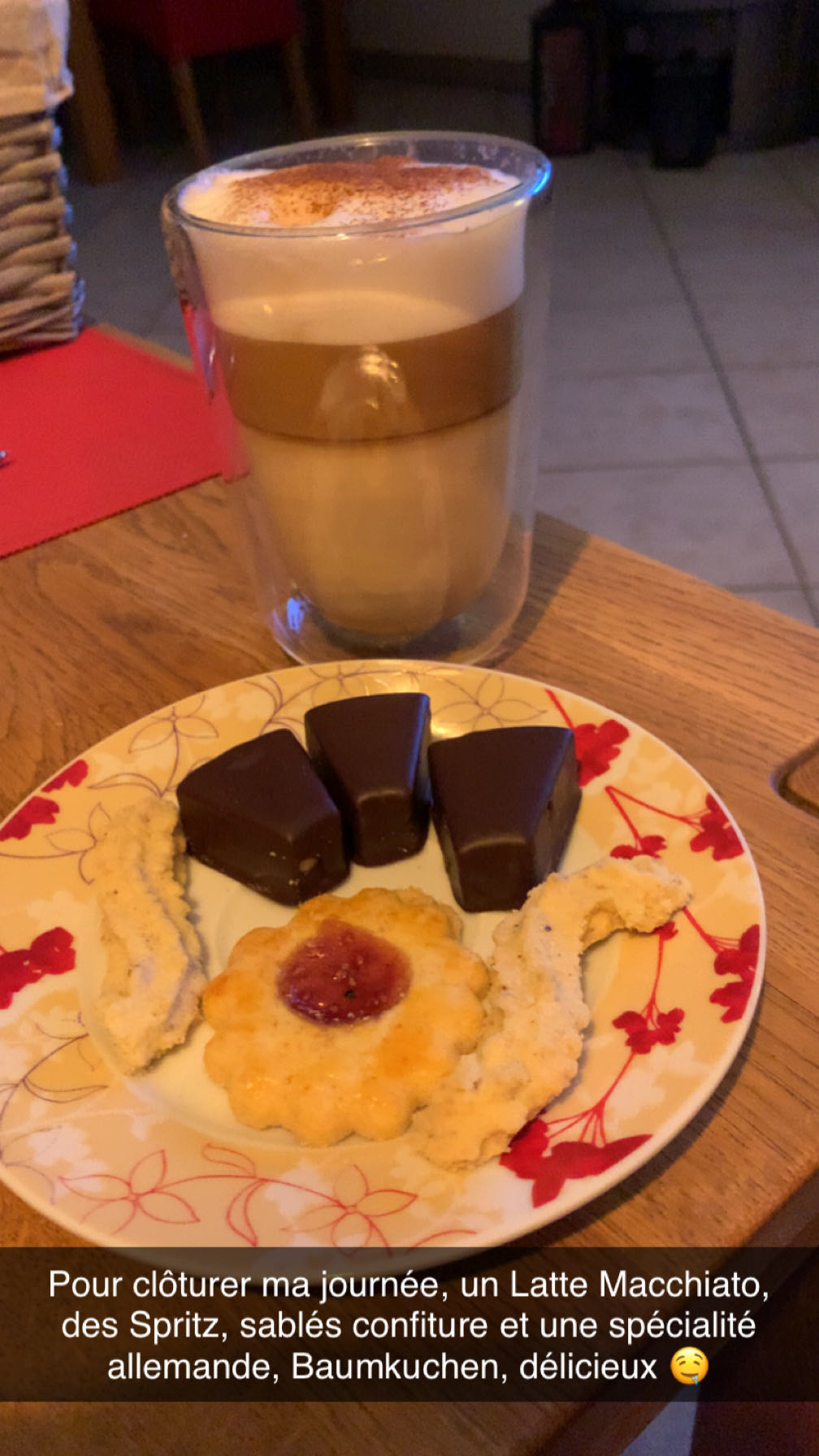 Café et biscuits sucrés