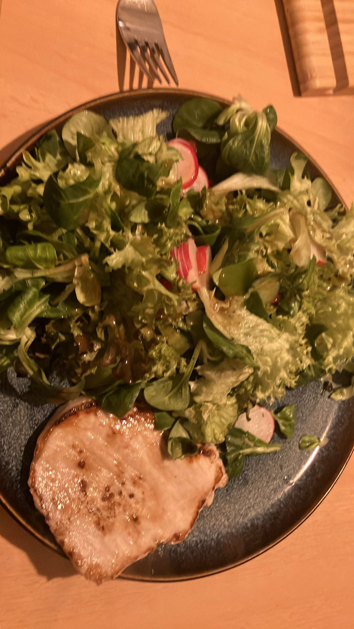 Salada com lombo grelhado