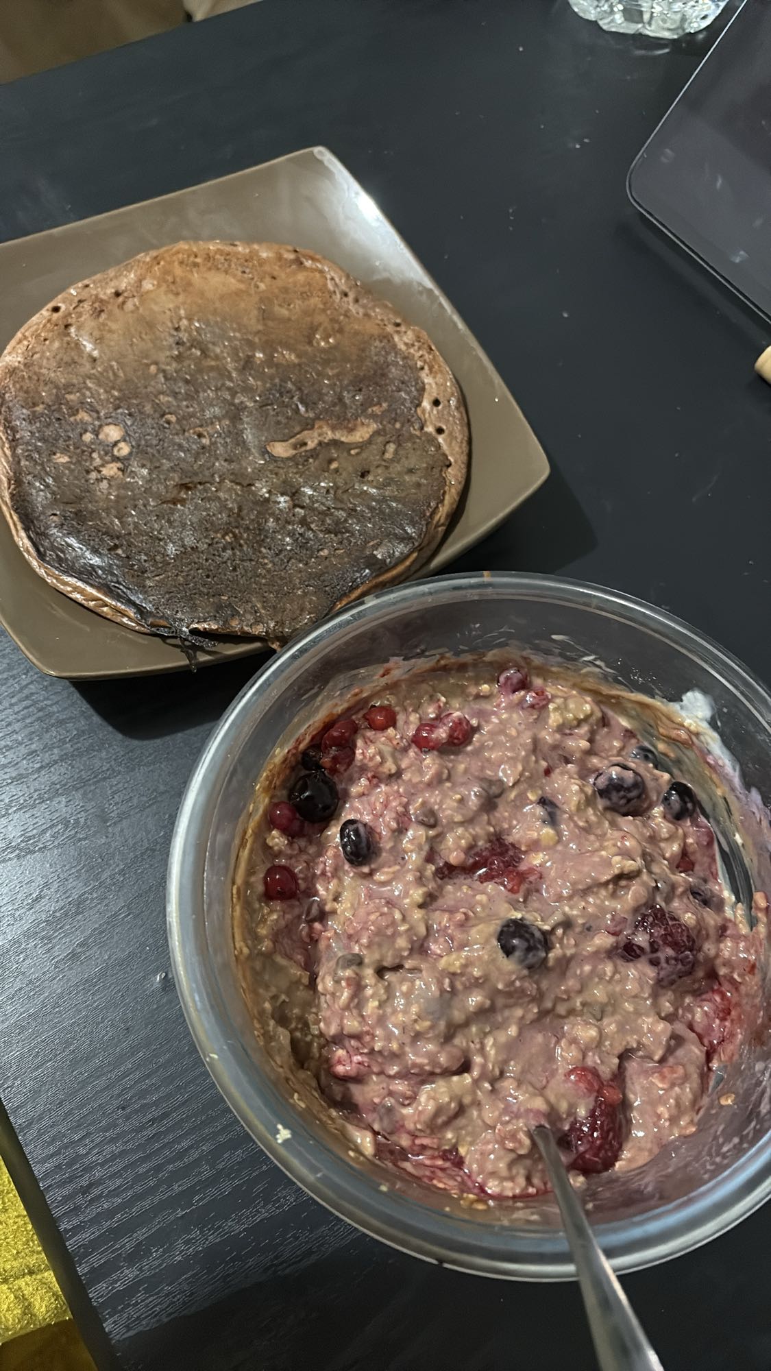 Porridge aux fruits et crêpe