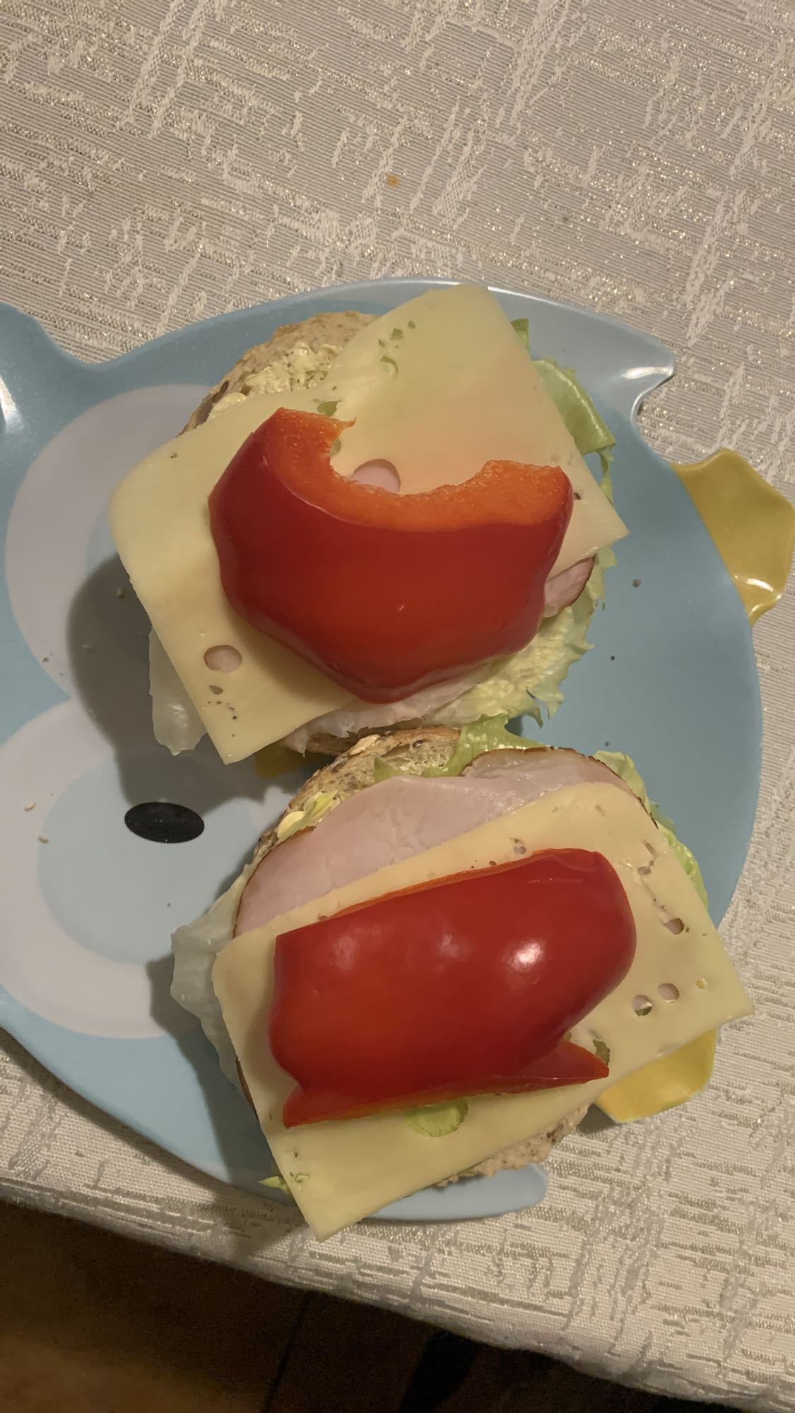 Kanapki z serem i papryką