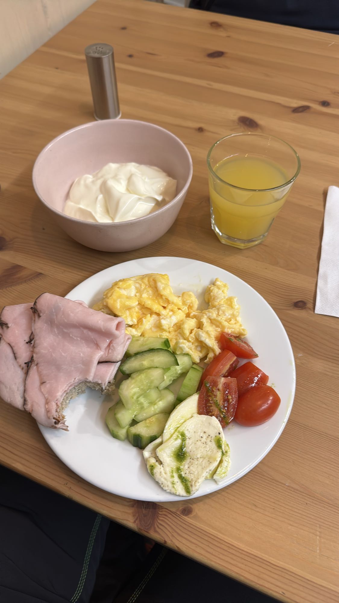 Proteinrik frukosttallrik