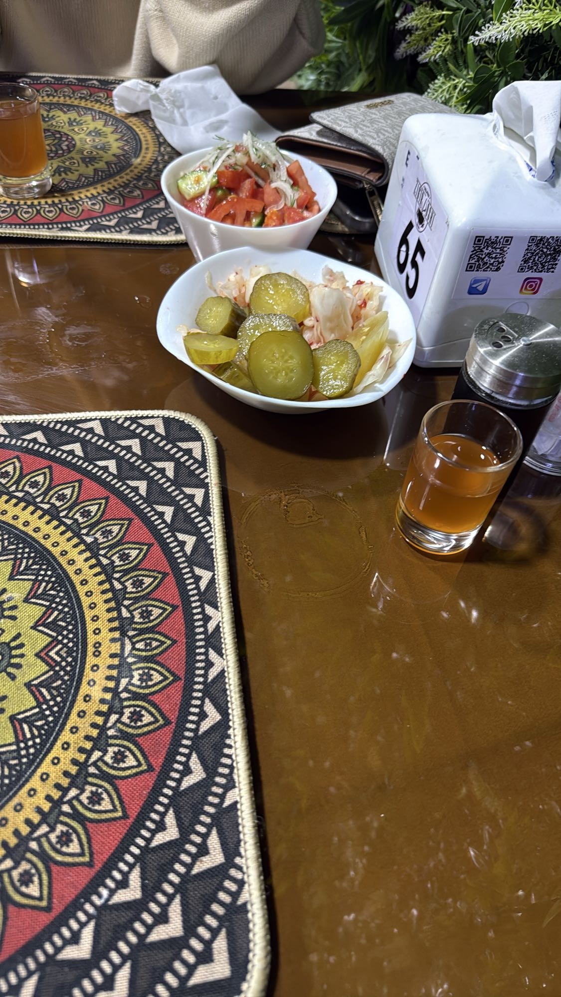 овощной салат и соленья