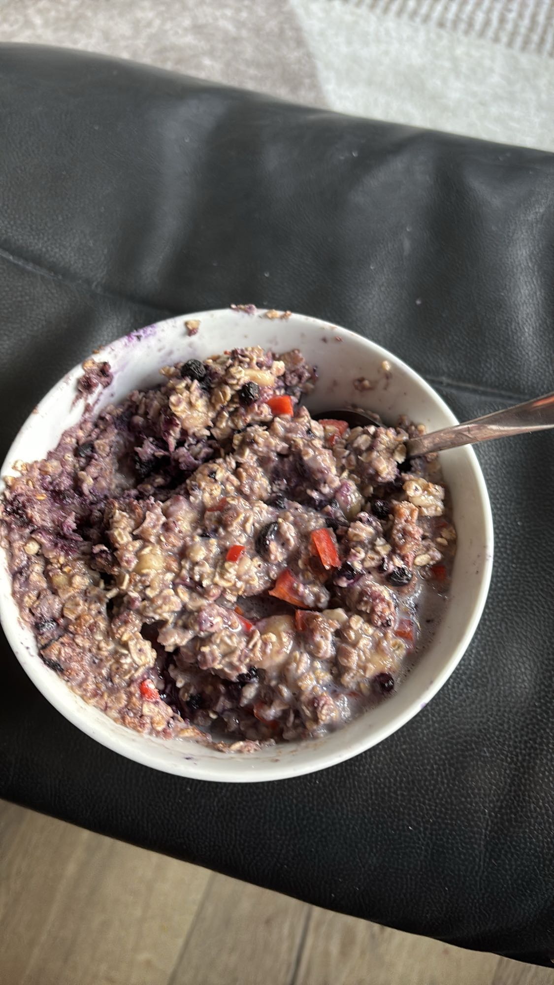 Havregrøt med knekkebrød, frukt og proteinpulver