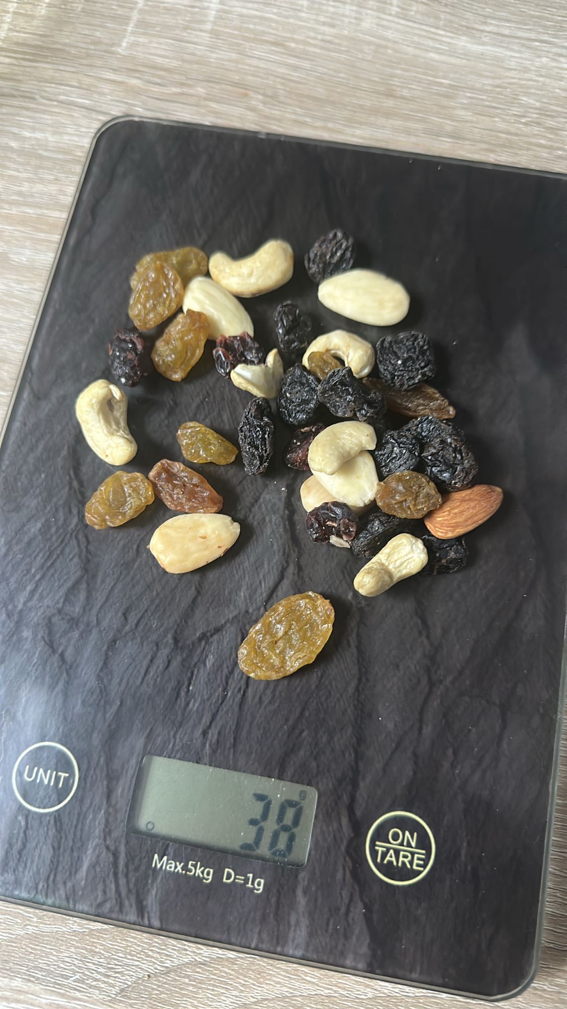 Mix de nuci si stafide