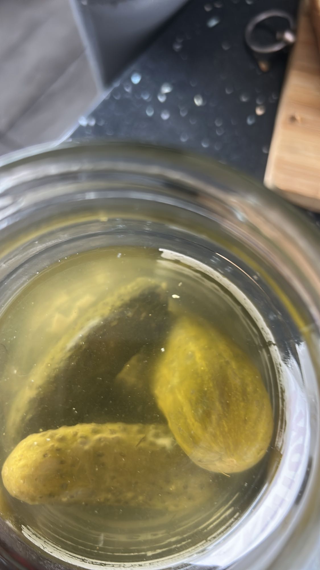 Ogórki kiszone w zalewie