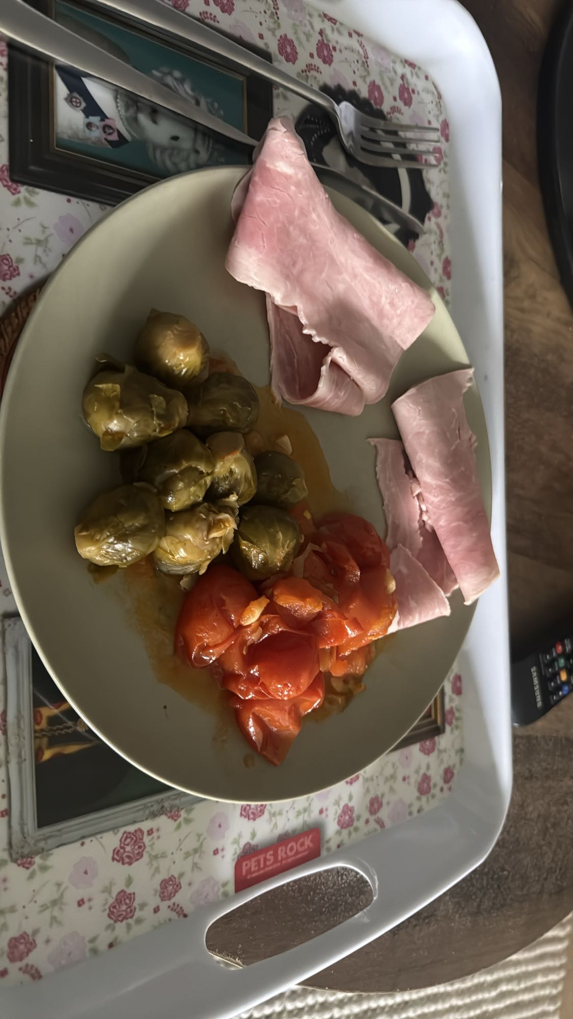 Jambon, choux, tomates