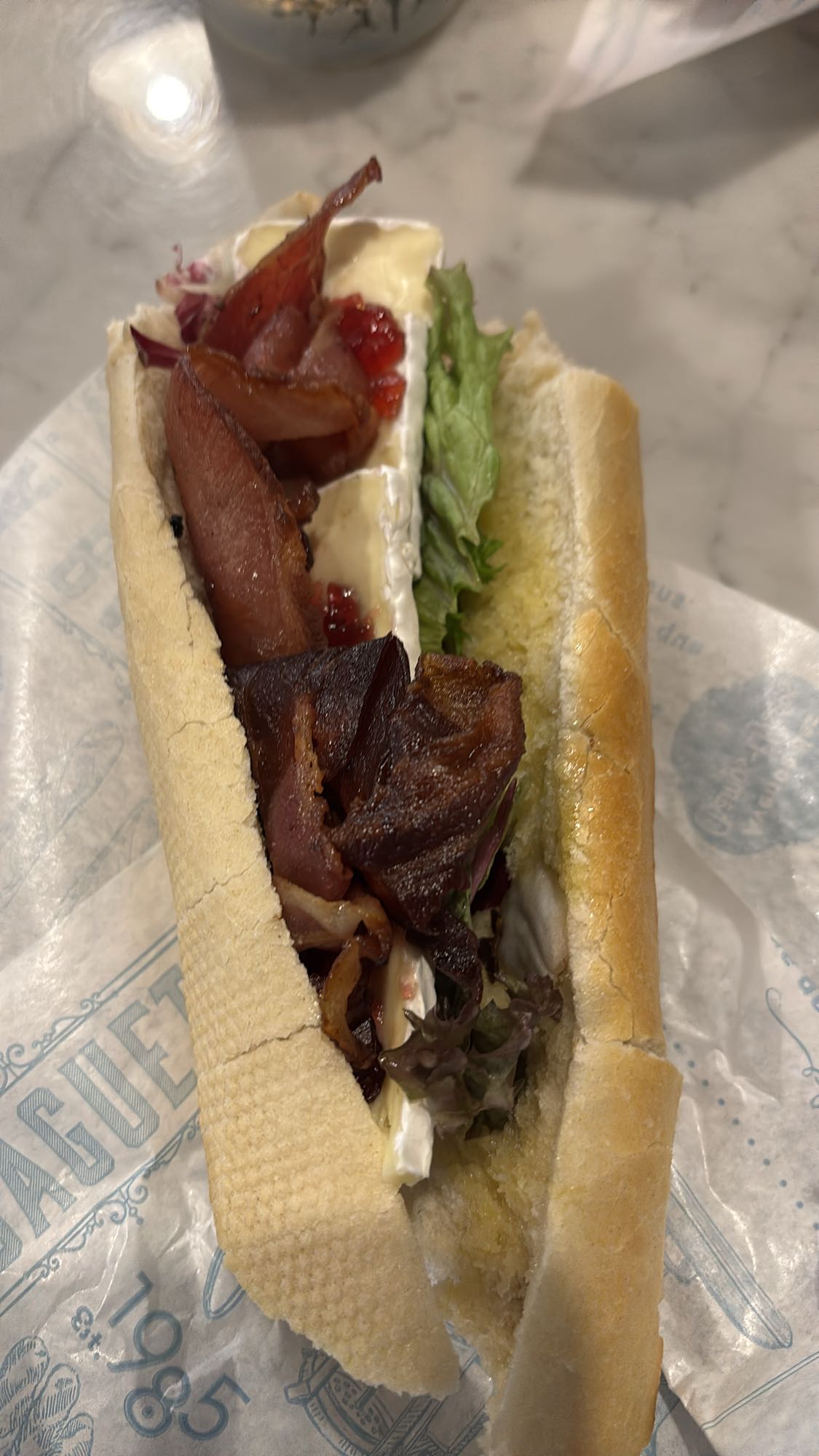 Baguette med bacon og brie