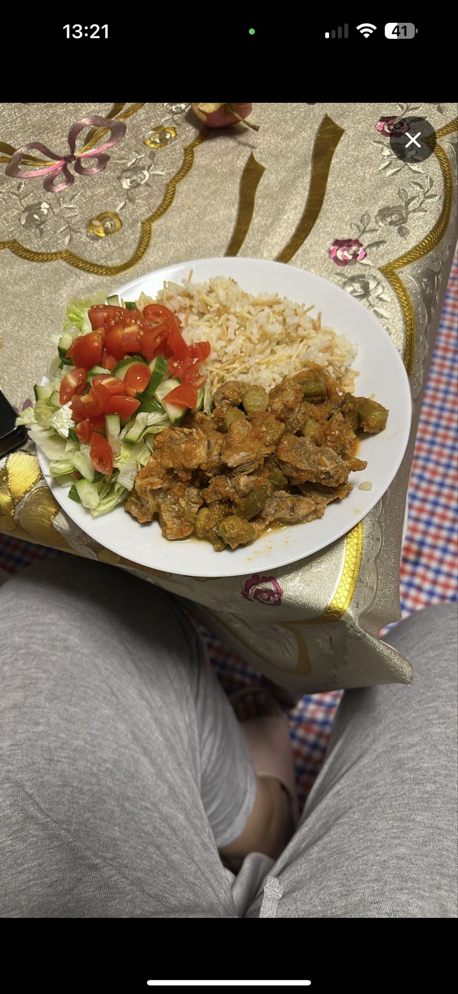 Okra stew with rice & salad