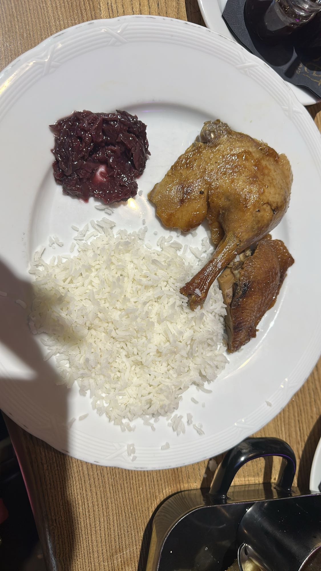 Ente mit Reis und Rotkohl