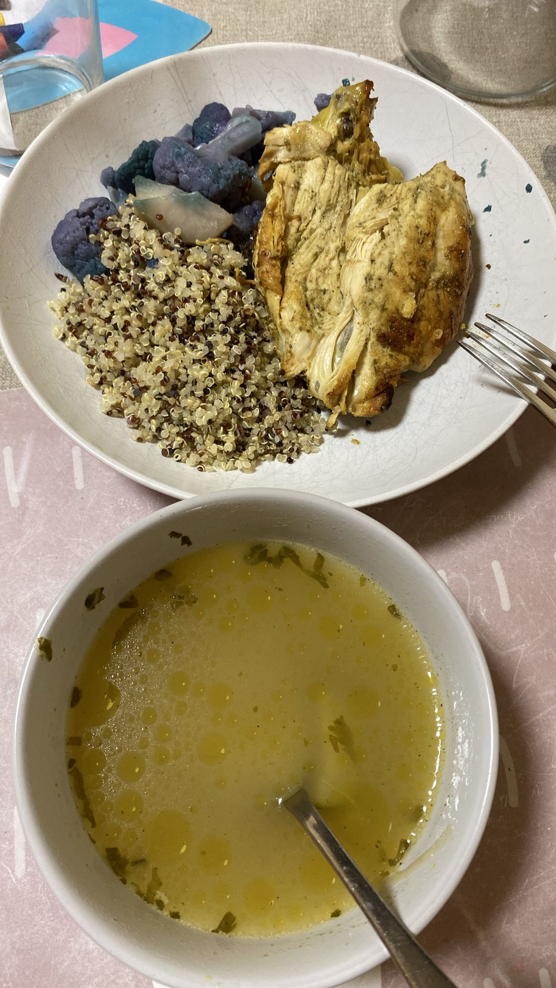 Pollo con quinoa y sopa